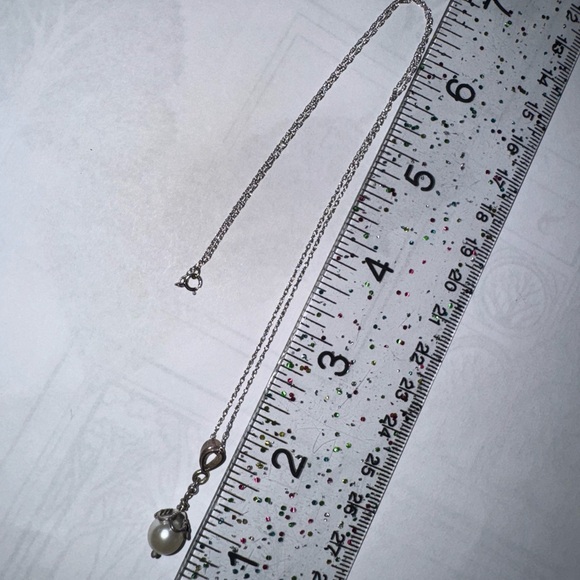 Elegant 18” Silver Twisted Rope Necklace with Pearl Pendant - Picture 1 of 16